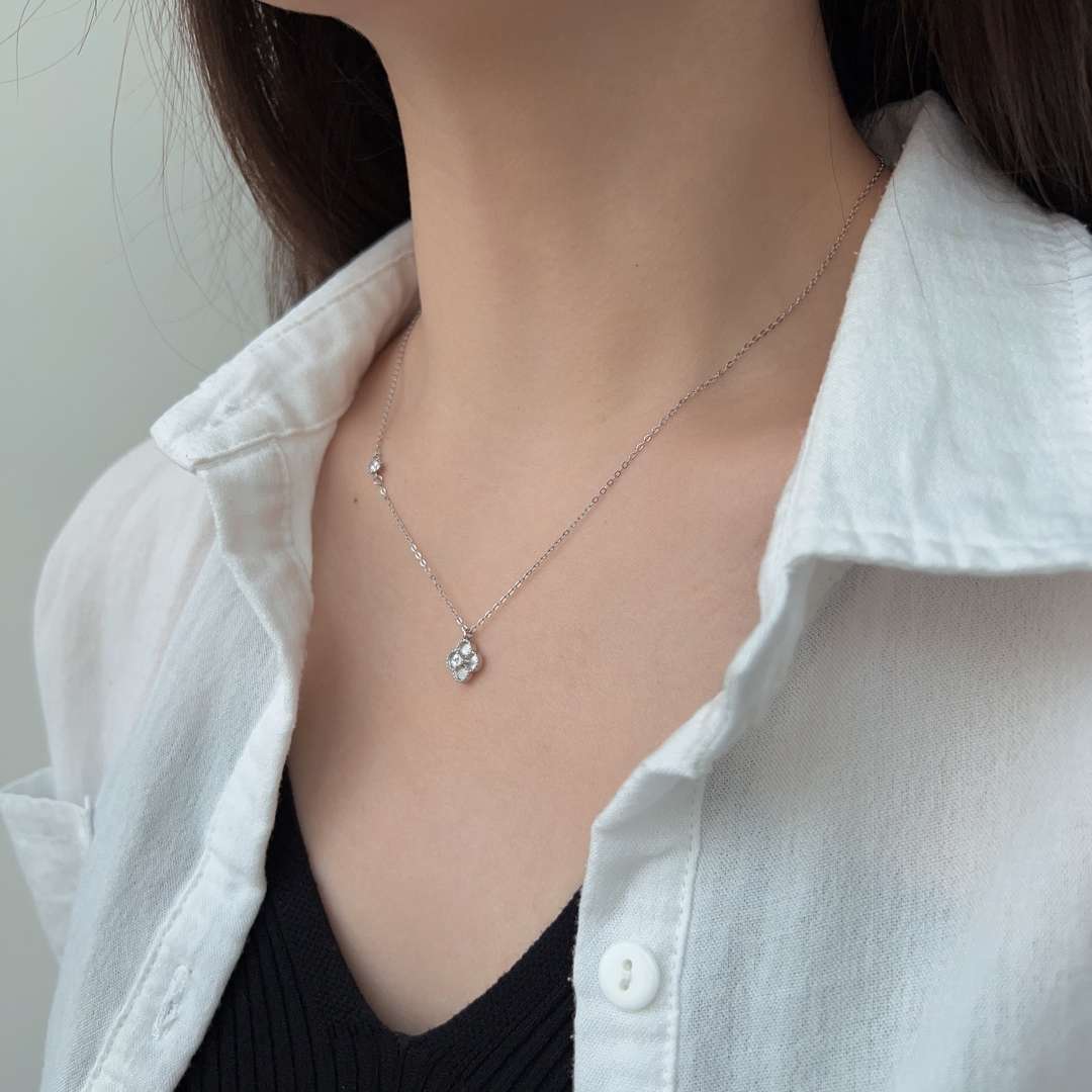[GALE]Delicate Flower Shape Necklace