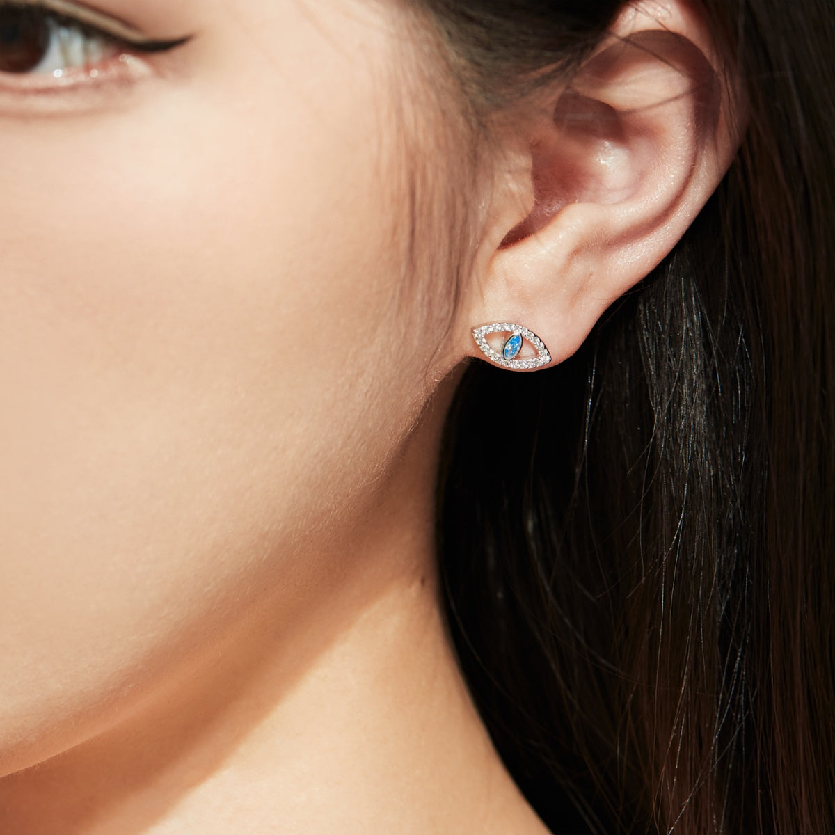 [GALE]Blue Devil Eyes Hollow Stud Earrings
