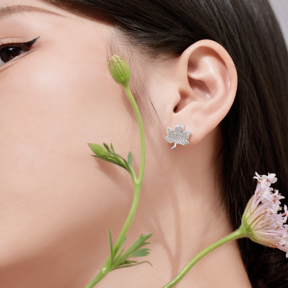 [GALE]Exquisite Maple Leaf Design Earrings