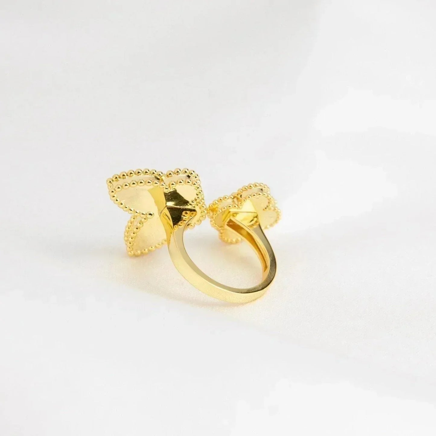 [GALE]LUCKY BETWEEN THE FINGER RING