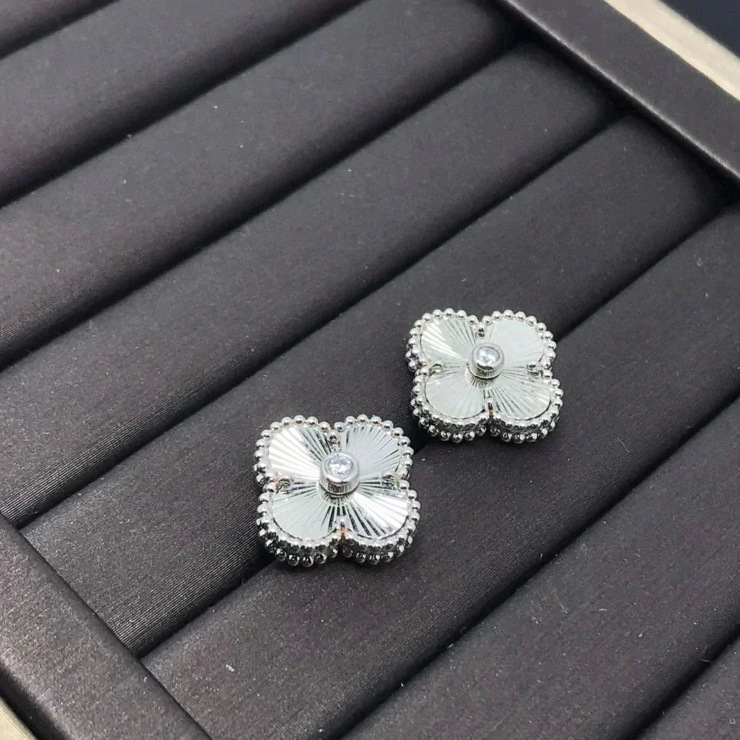 [GALE]クローバー ミニ 9.5mm レーザーピアス
