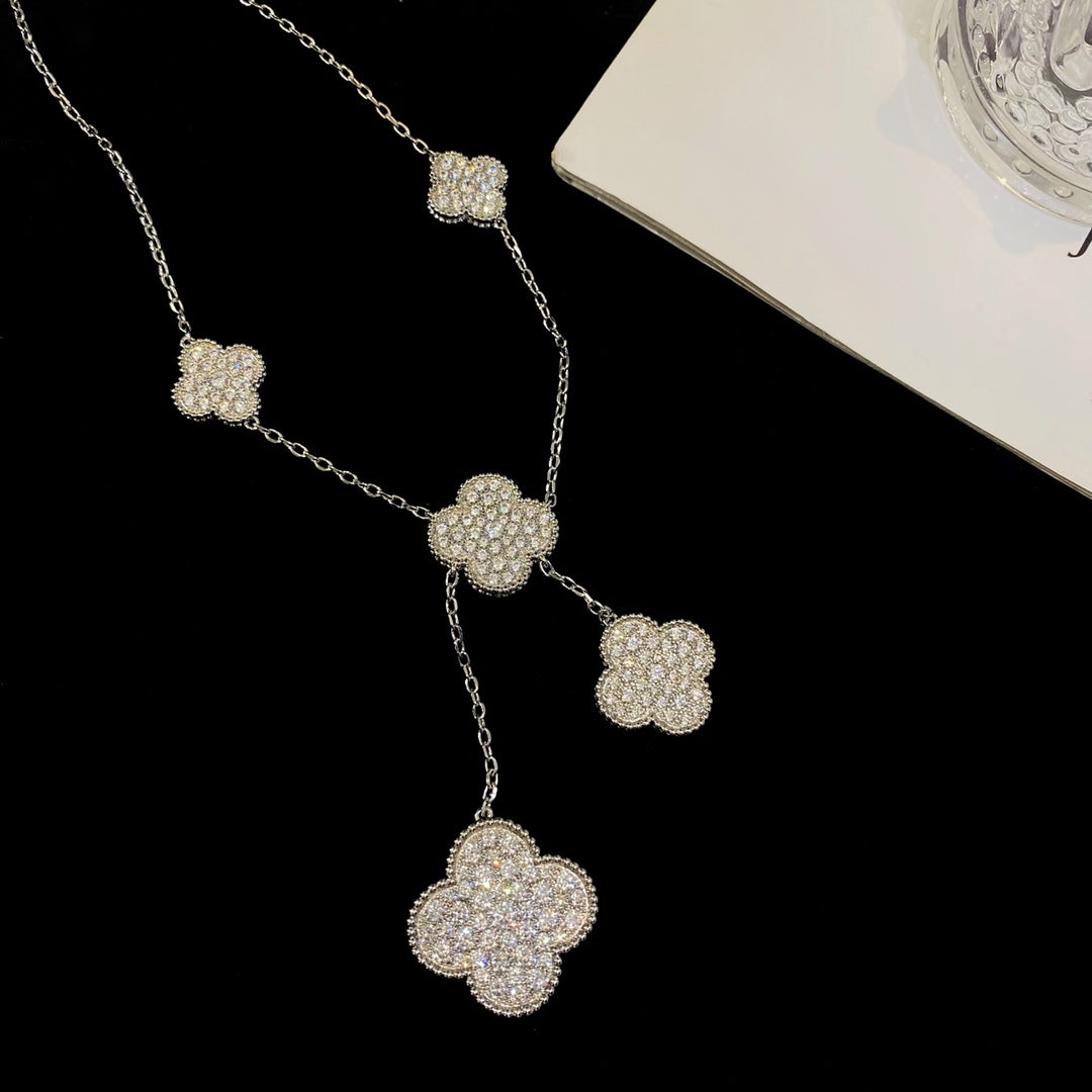 [GALE] KETTE MIT 5 KLEEMOTIVEN, SILBERNEN DIAMANTEN