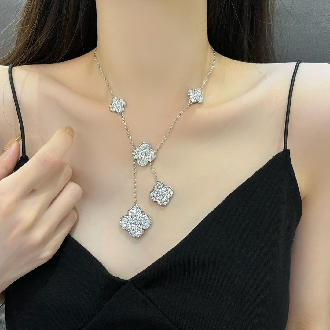 [GALE] KETTE MIT 5 KLEEMOTIVEN, SILBERNEN DIAMANTEN