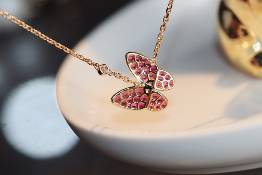 [GALE] SCHMETTERLING ROTE DIAMANTEN ROSÉGOLD-KETTE