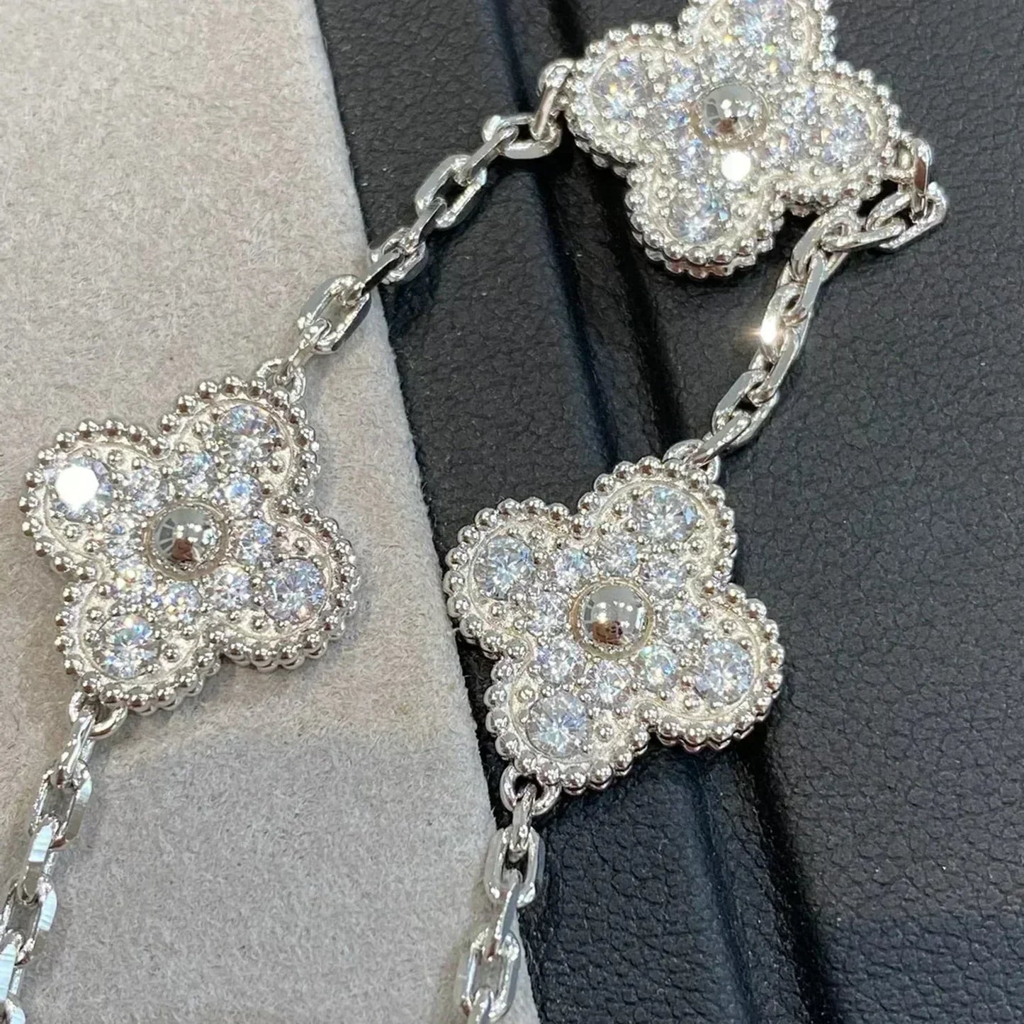 [GALE] CLOVER 5 MOTIF FULL DIAMOND BRACELET COLLECTION