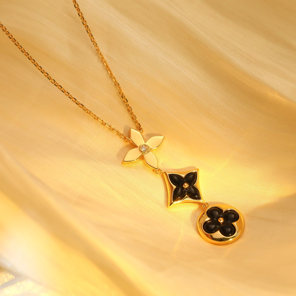 [GALE] Halskette mit Stern und Sonne, Onyx, Rosa und Gold