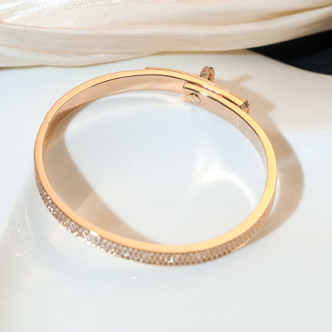 [GALE]KELLY ARMBAND MIT DIAMANTENBESETZUNG 