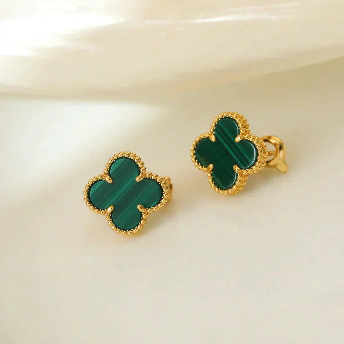 [GALE]CLOVER MEDIUM 1 MOTIFS MALACHITE OHRRINGE