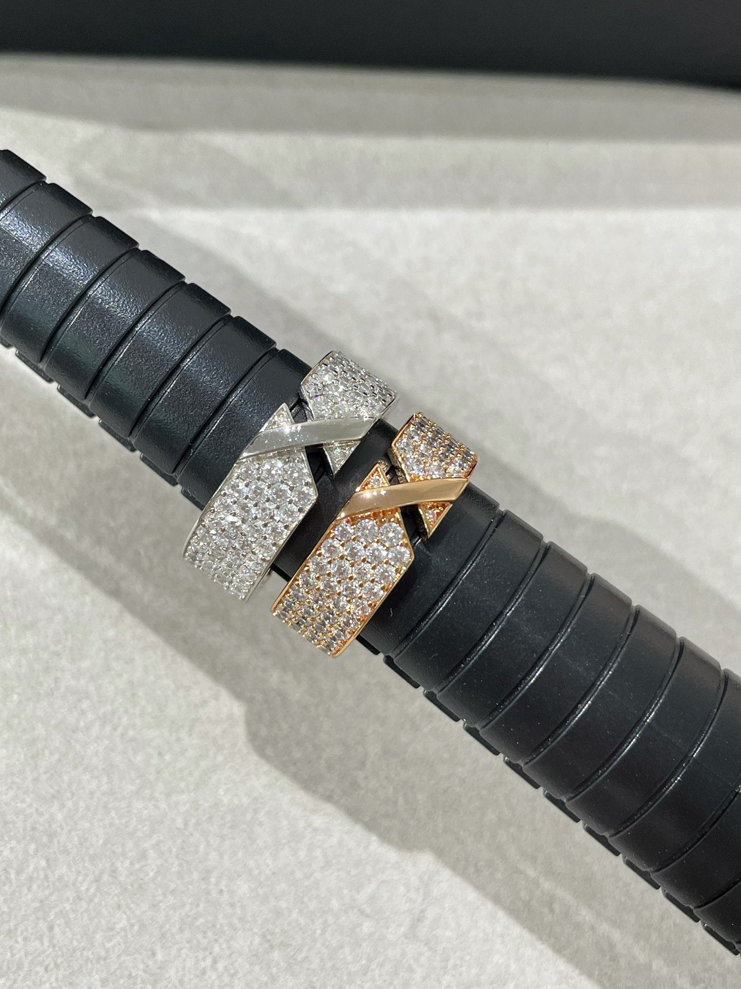 [GALE]LIENS EVIDENCE DIAMOND PAVED RING