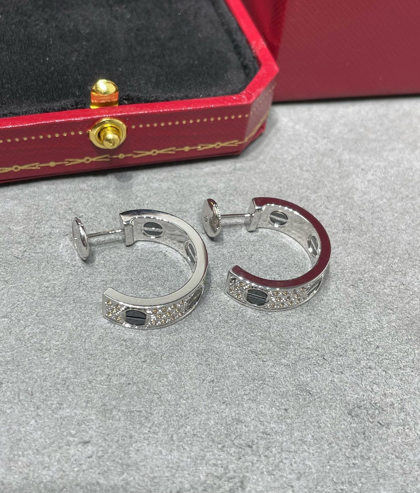 [GALE]LIEBE KERAMIK-DIAMANT-PAVED-SILBER-OHRRINGE