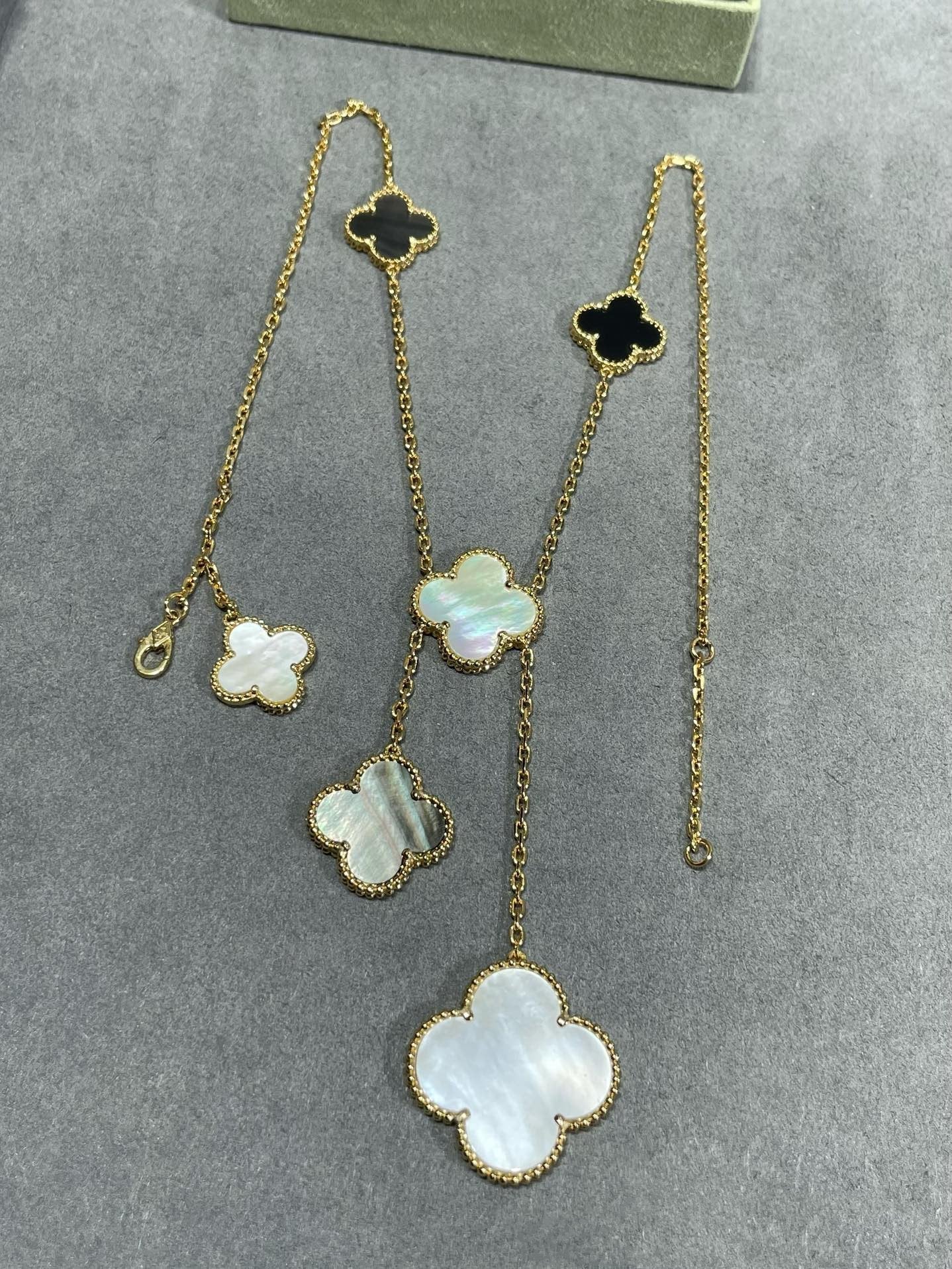 [GALE]CLOVER 6 MOTIF MOP ONYX GOLD NECKLACE 