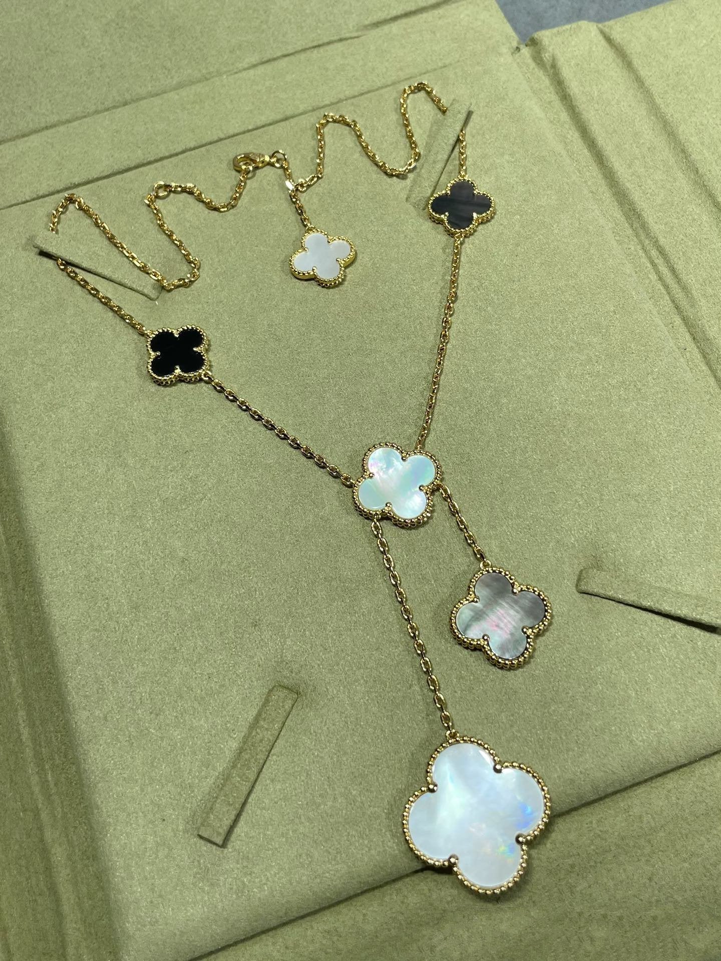 [GALE]CLOVER 6 MOTIF MOP ONYX GOLD NECKLACE 