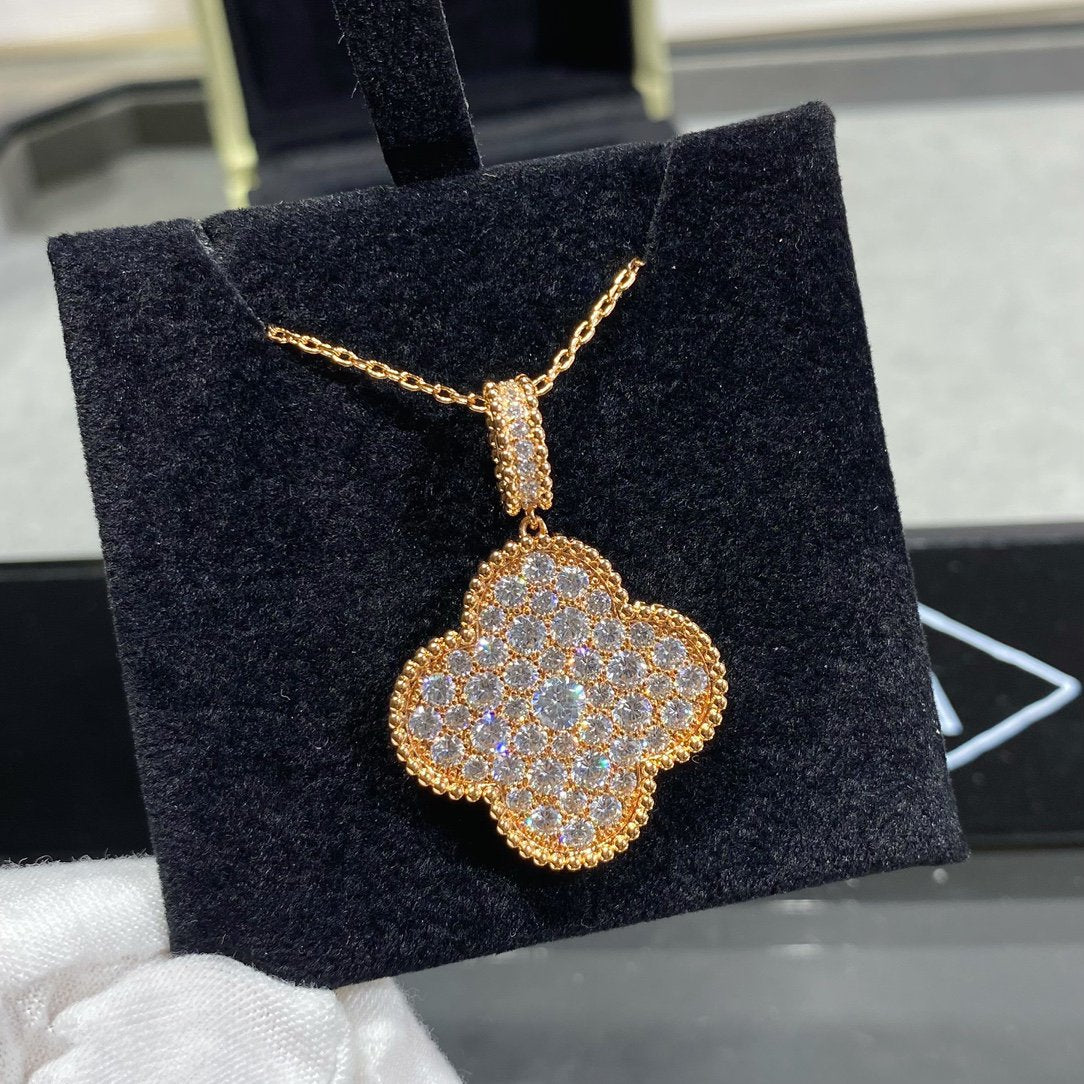 [GALE]CLOVER 25MM GROSSER ANHÄNGER MIT DIAMANTENBESETZUNG LANGE KETTE