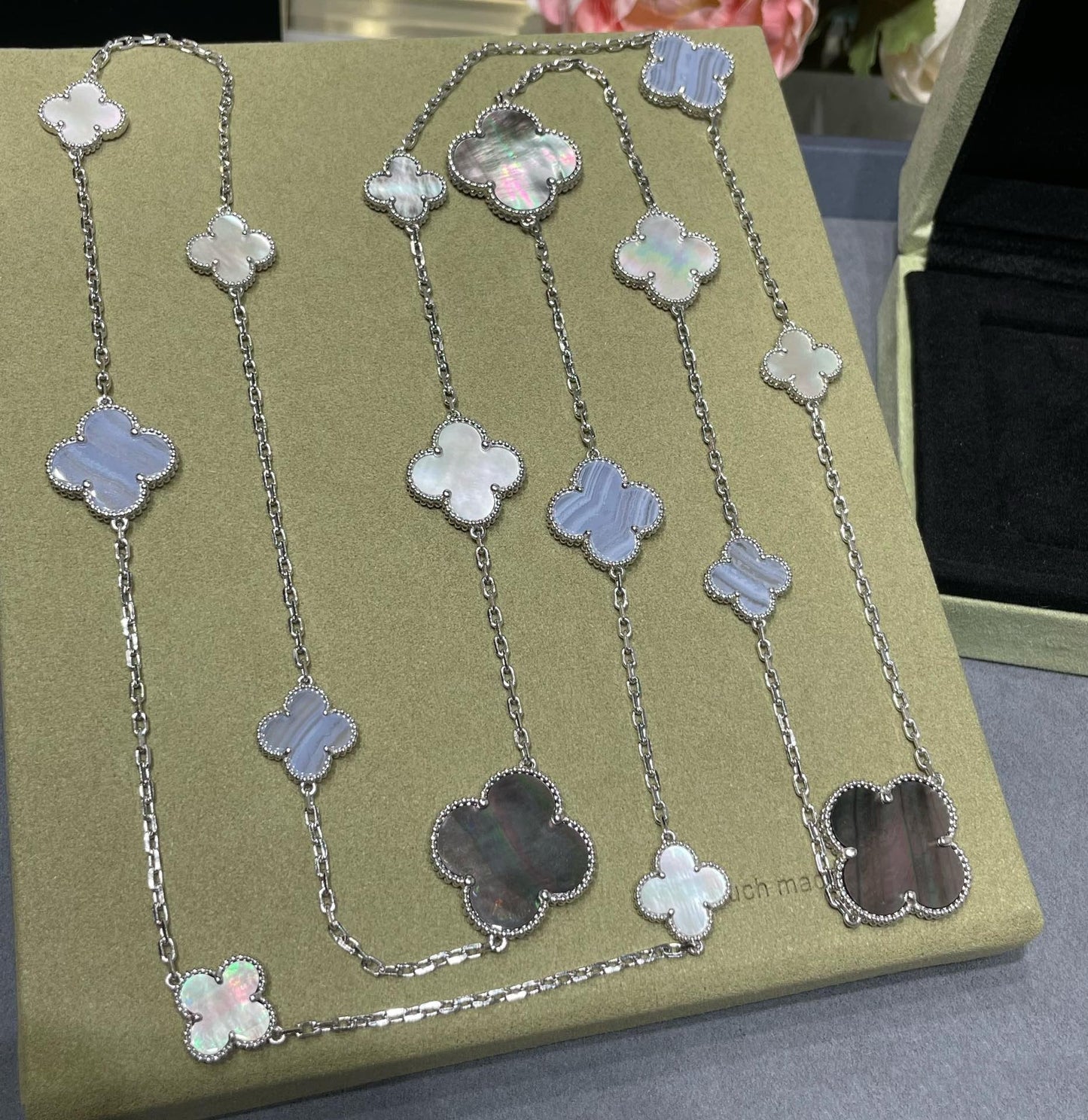 [GALE]CLOVER 16 MOTIF CHALCEDONY MOP SILBER HALSKETTE
