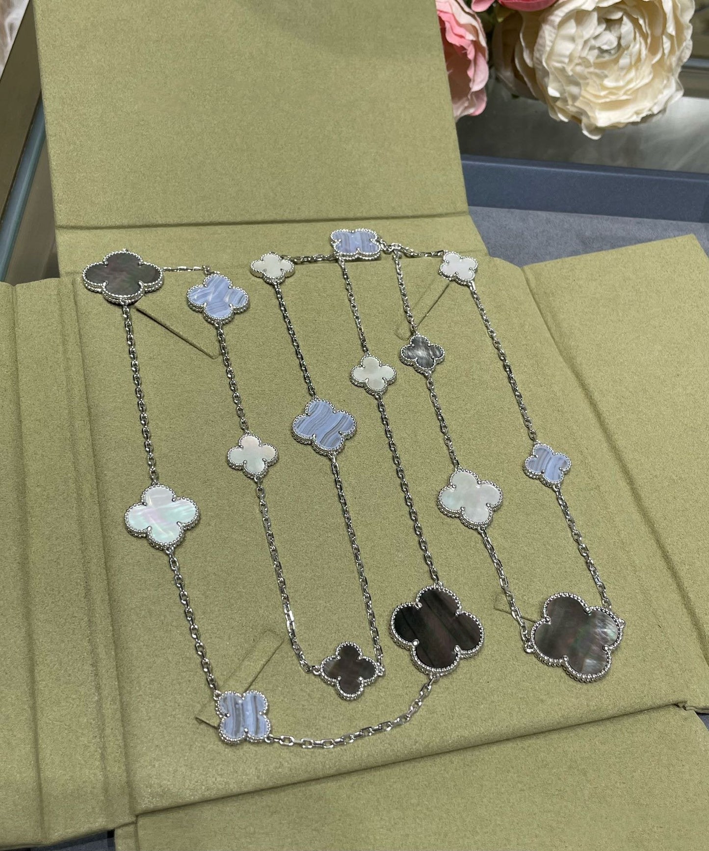 [GALE]CLOVER 16 MOTIF CHALCEDONY MOP SILBER HALSKETTE
