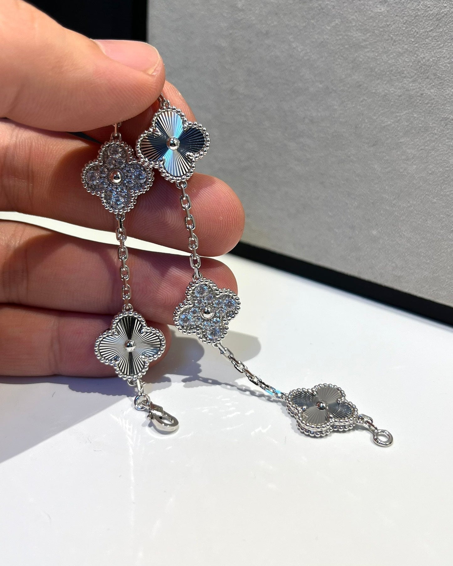 [GALE] CLOVER 5 MOTIF LASER BRACELET COLLECTION