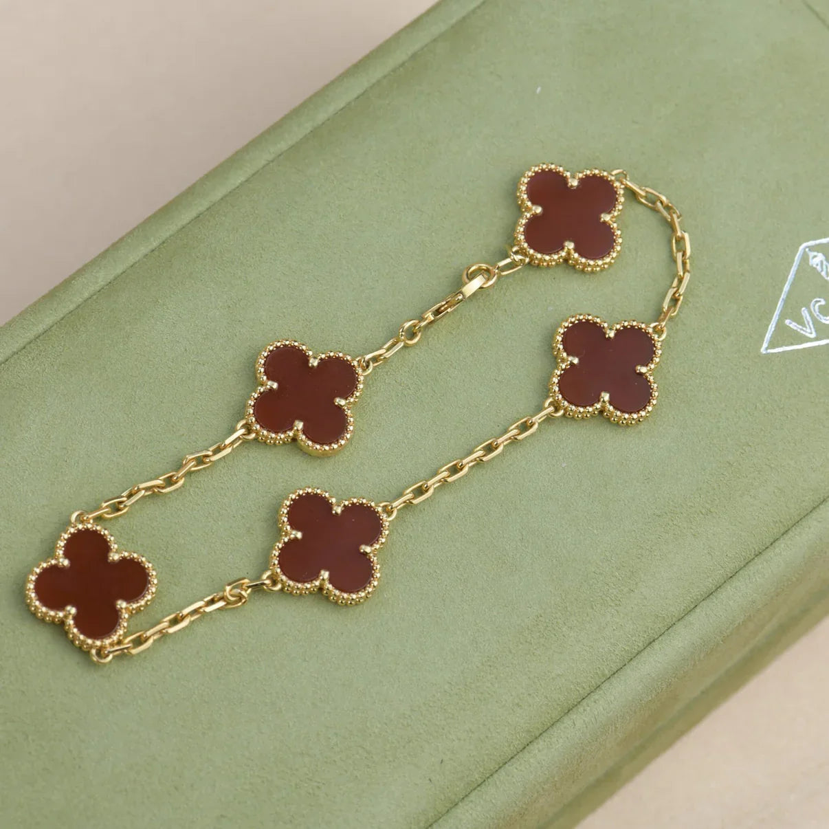 [GALE] CLOVER 5 MOTIF RED CORNELIAN BRACELET COLLECTION
