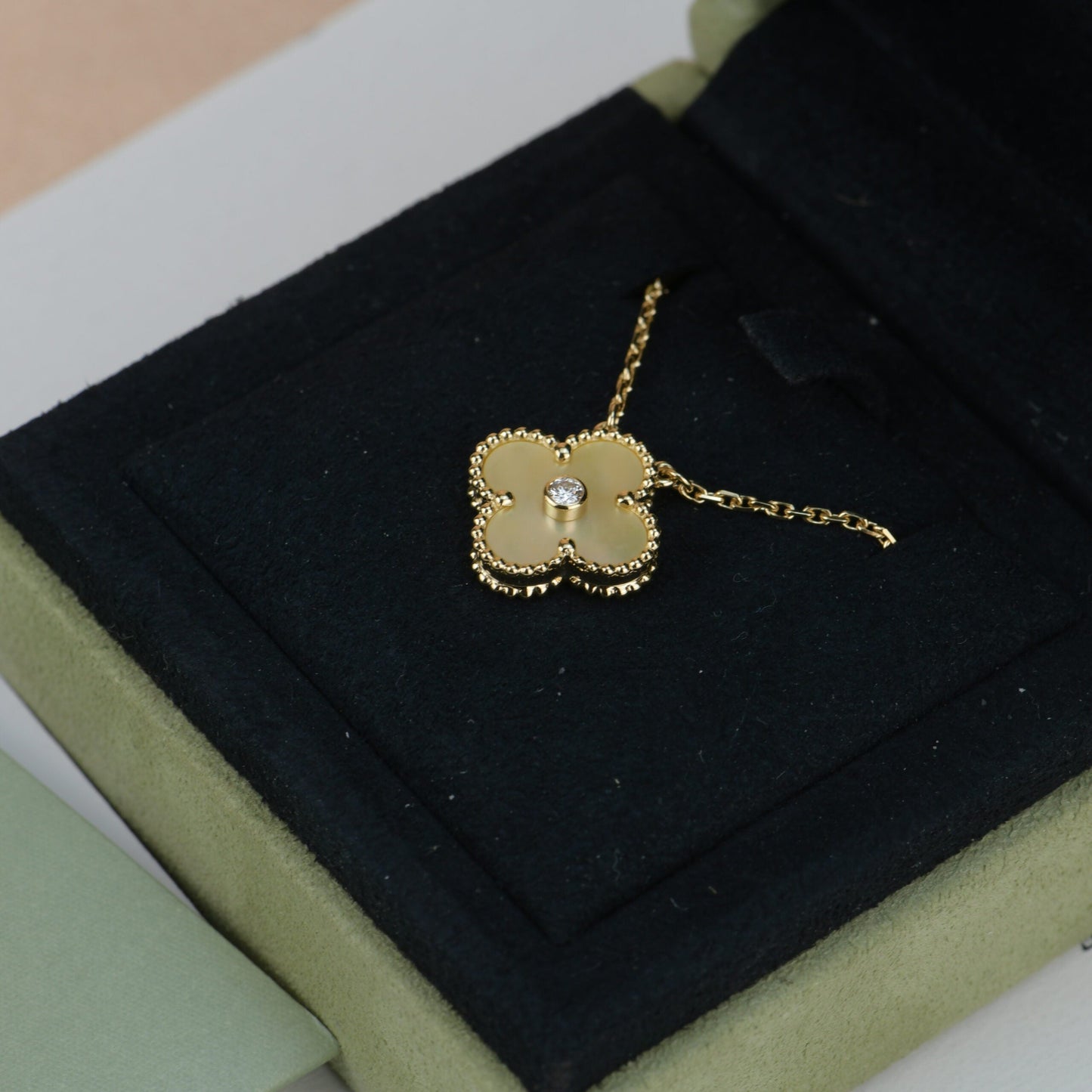 [GALE]CLOVER 15MM DIAMANT GOLD PERLMUTT-HALSKETTE