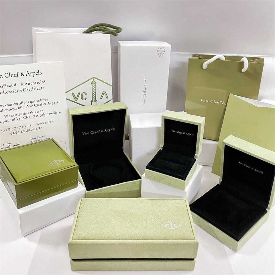 [GALE]VA CLOVER BRACELET NECKLACE RING BOX GIFT BAG