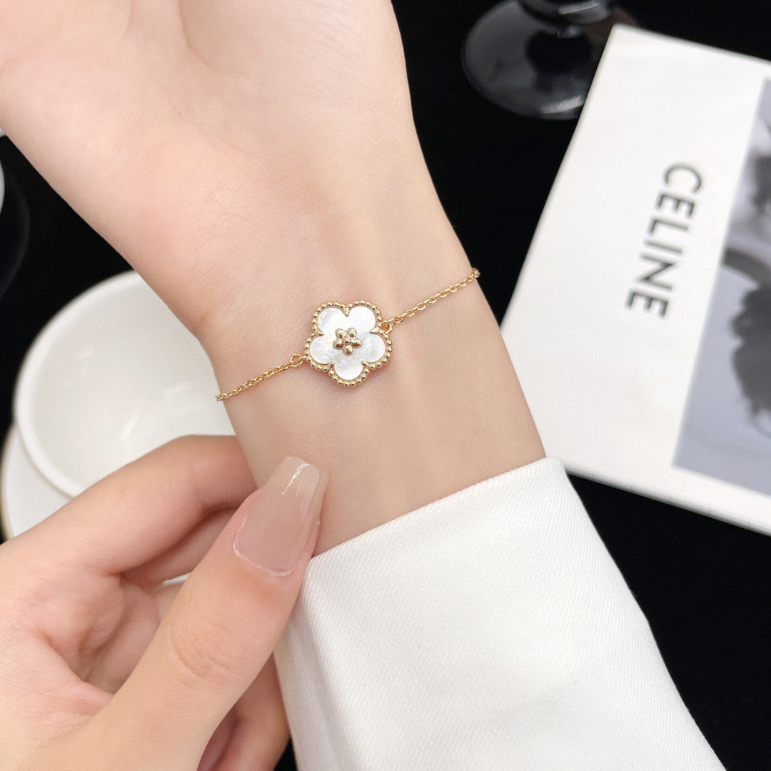 [GALE] GLÜCKLICHES WEISSES MOP-PFLAMMBLÜTEN-ARMBAND
