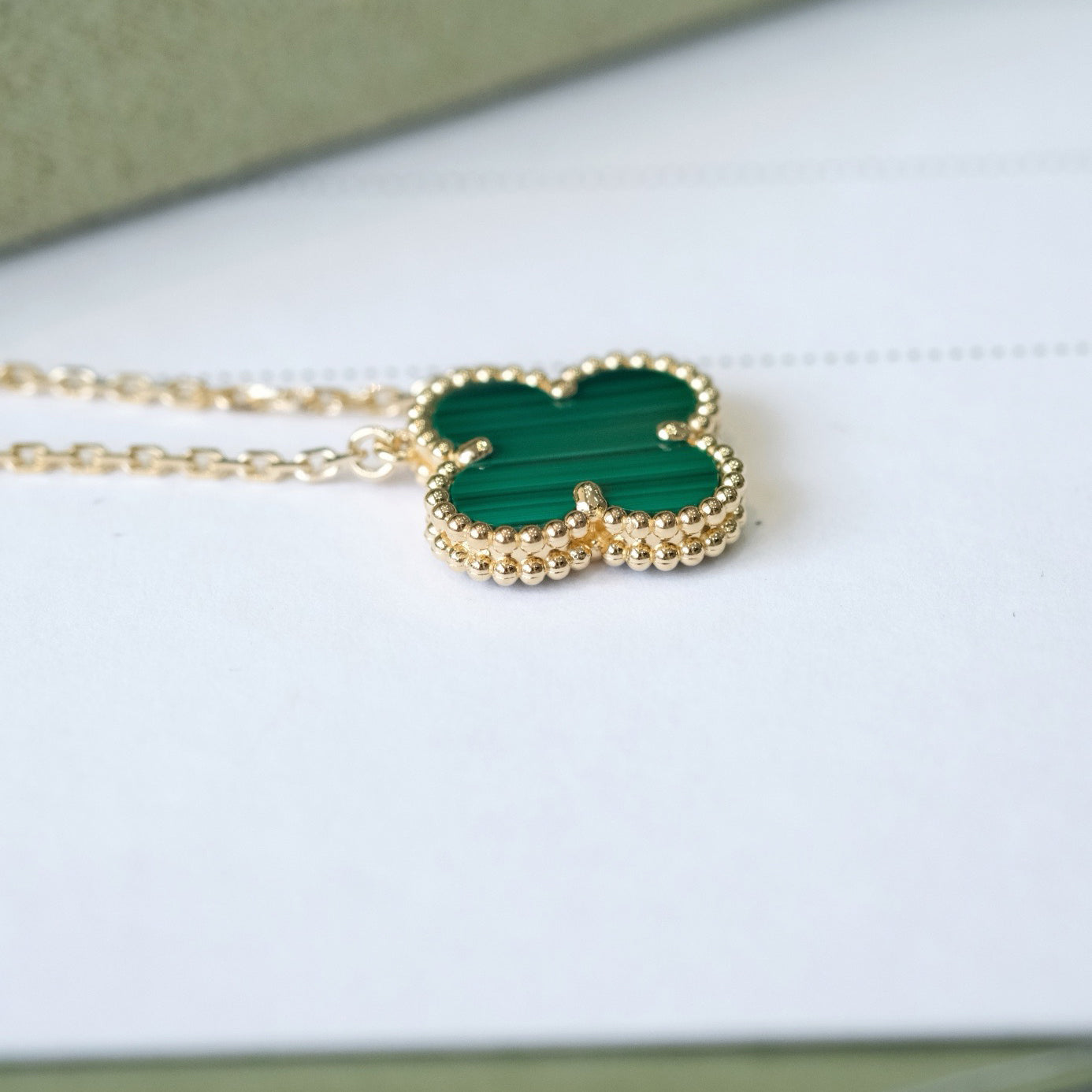 [GALE]CLOVER 15MM MALACHIT EINZELNE BLÜTEN-HALSKETTE