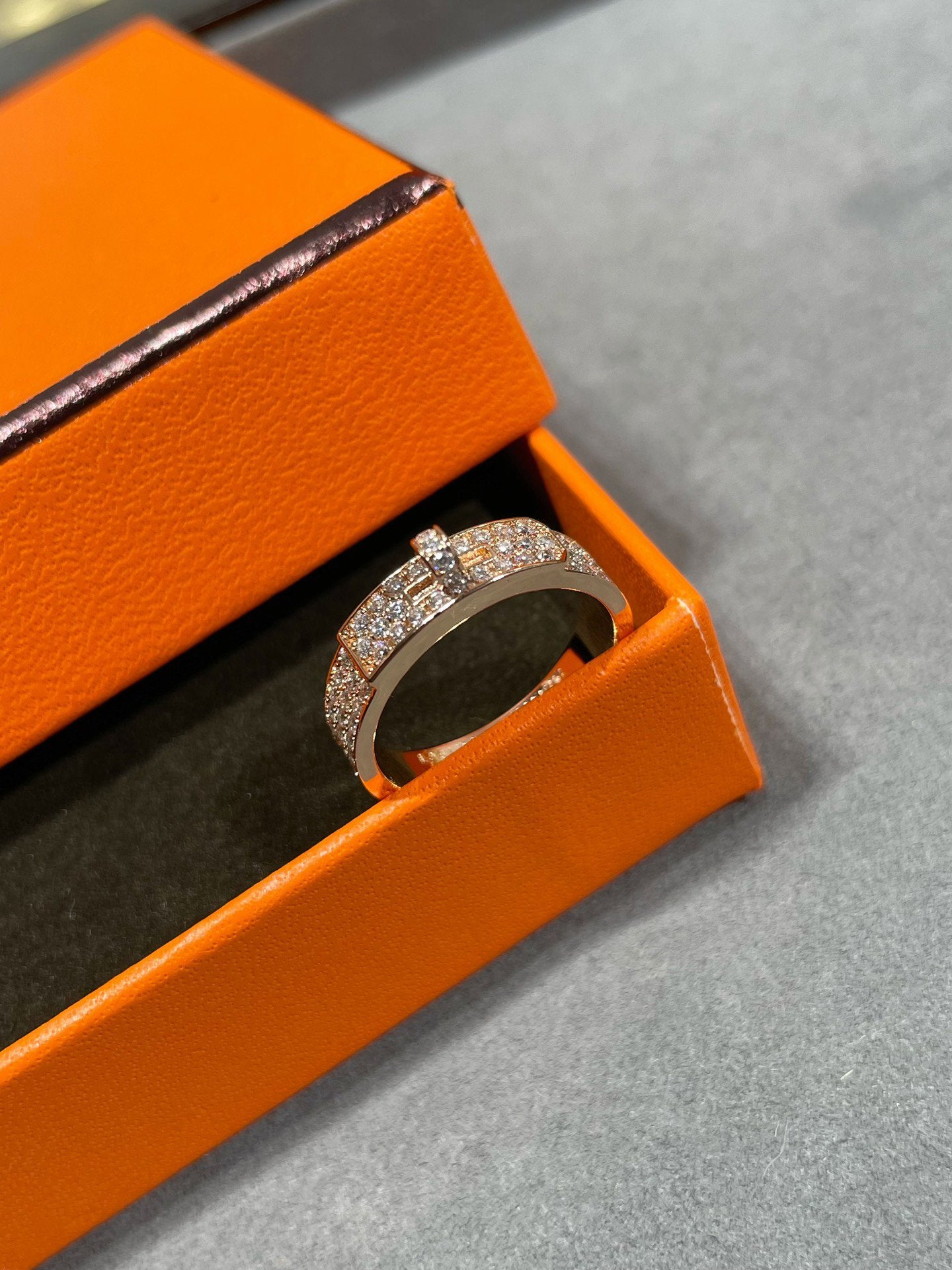 [GALE]KELLY RING AUS ROSA GOLD MIT DIAMANTEN