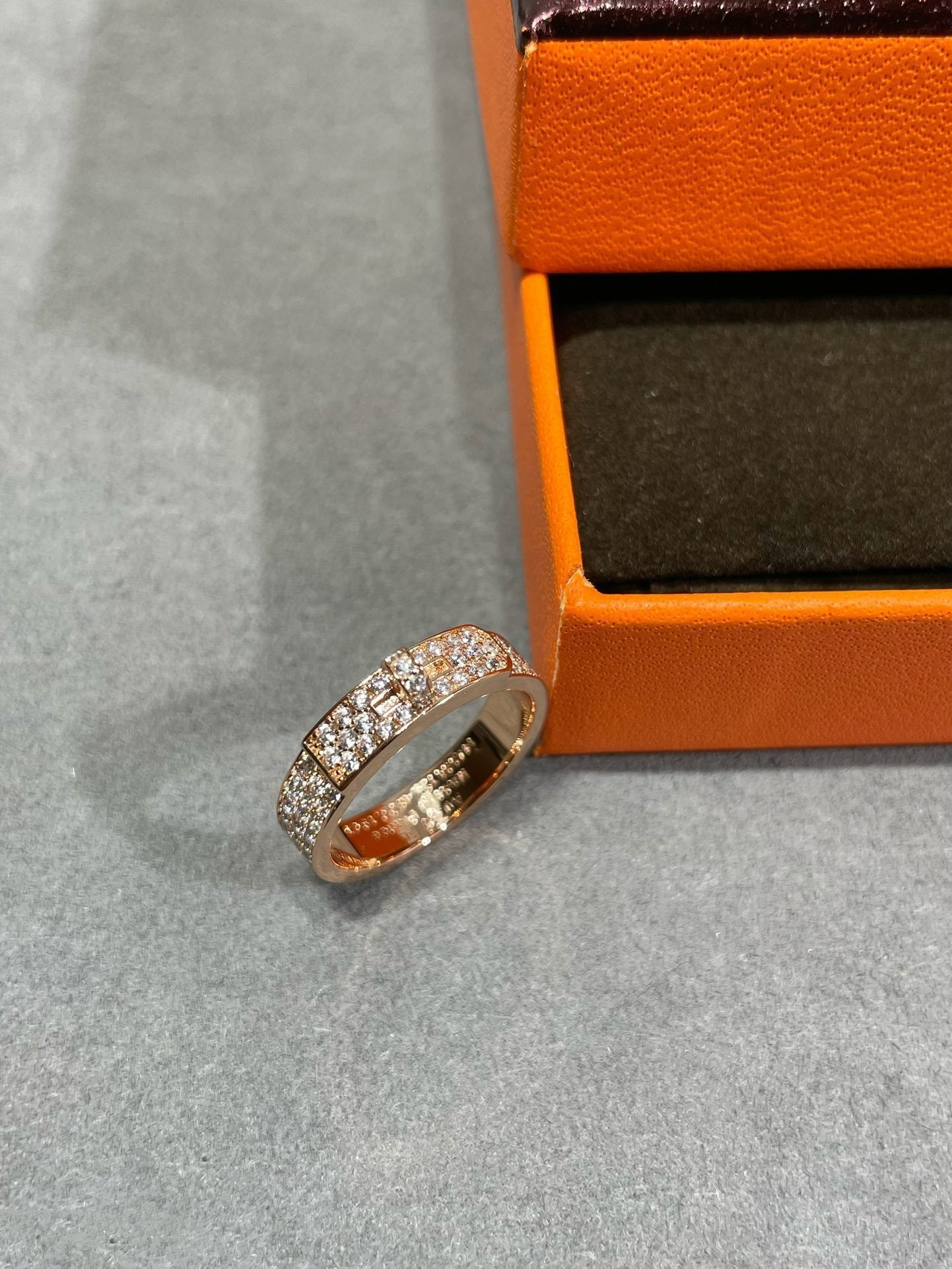[GALE]KELLY RING AUS ROSA GOLD MIT DIAMANTEN
