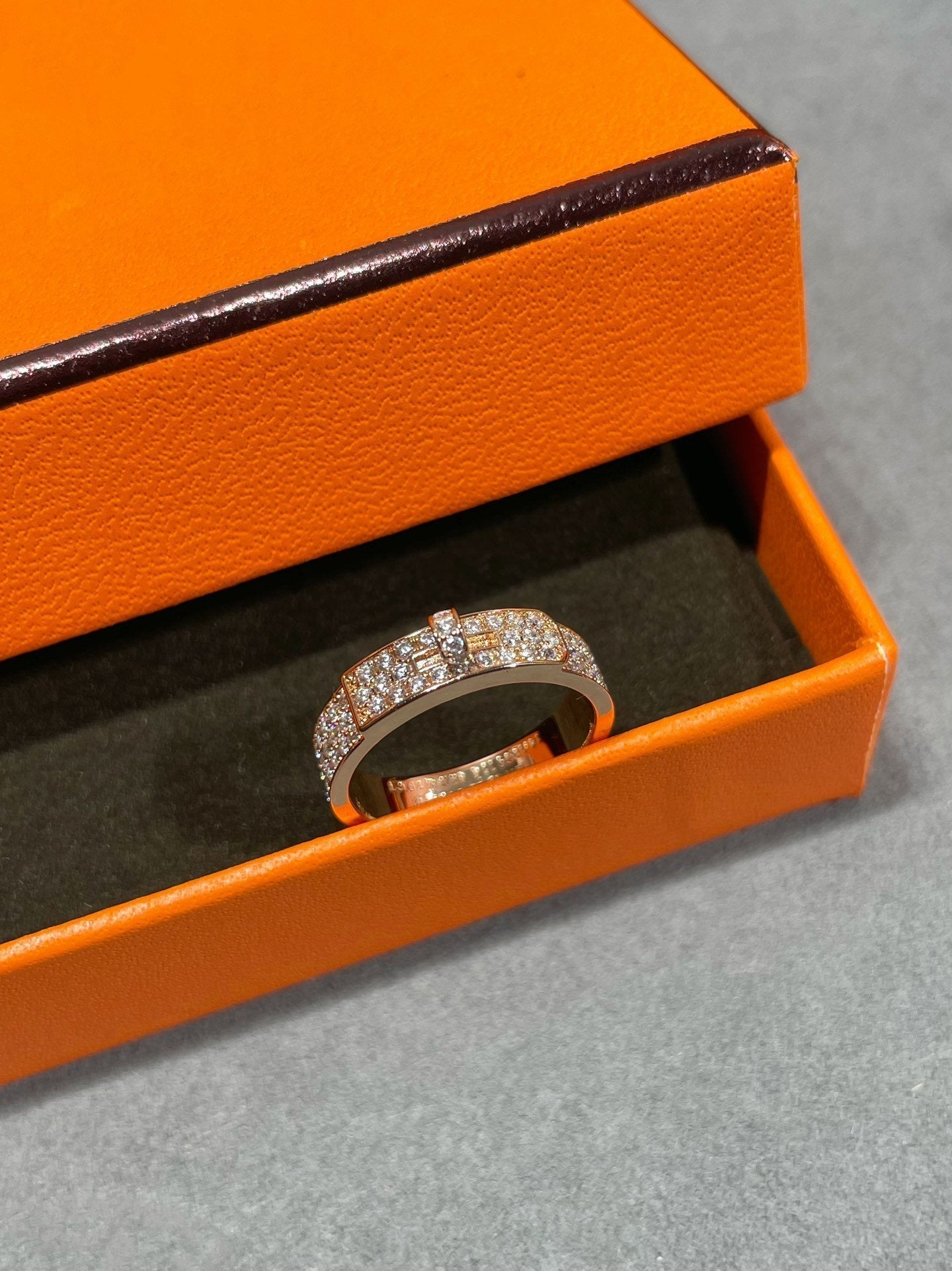 [GALE]KELLY RING AUS ROSA GOLD MIT DIAMANTEN