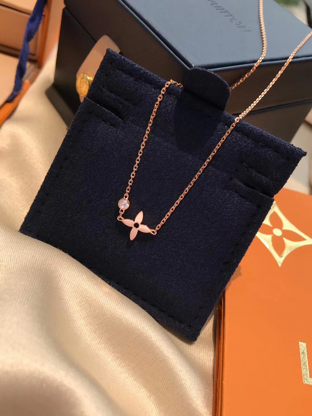[GALE] BLÜTENANHÄNGER ROSÉGOLD UND DIAMANT