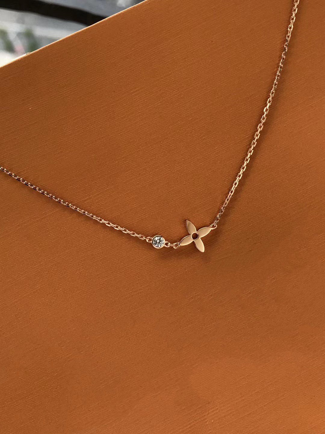 [GALE] BLÜTENANHÄNGER ROSÉGOLD UND DIAMANT