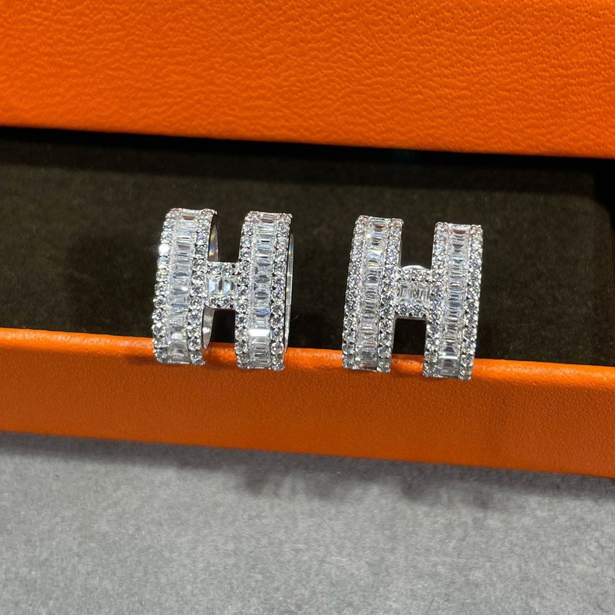 [GALE]H Ohrstecker mit silbernen Diamanten