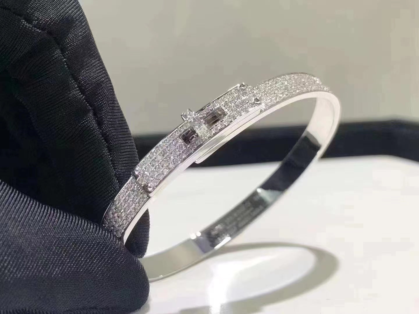 [GALE]HM KELLY ARMBAND IN SILBER UND VOLLSTÄNDIG MIT DIAMANTEN BEFESTIGUNG